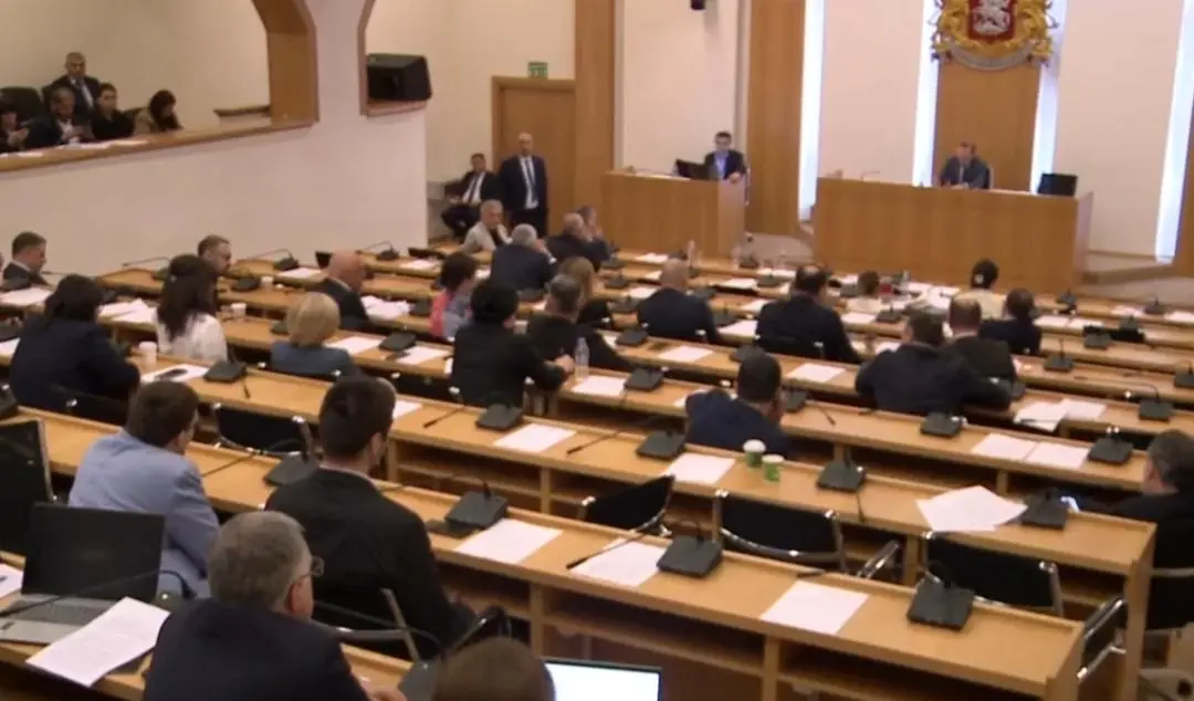 რუსული კანონის საკომიტეტო მოსმენა დეპუტატების გაძევებისა და ცენზურის ფ